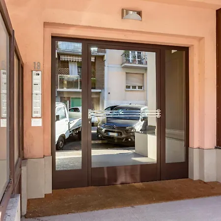 Guesthost - Cozy With Small Terrace Apartman Firenze